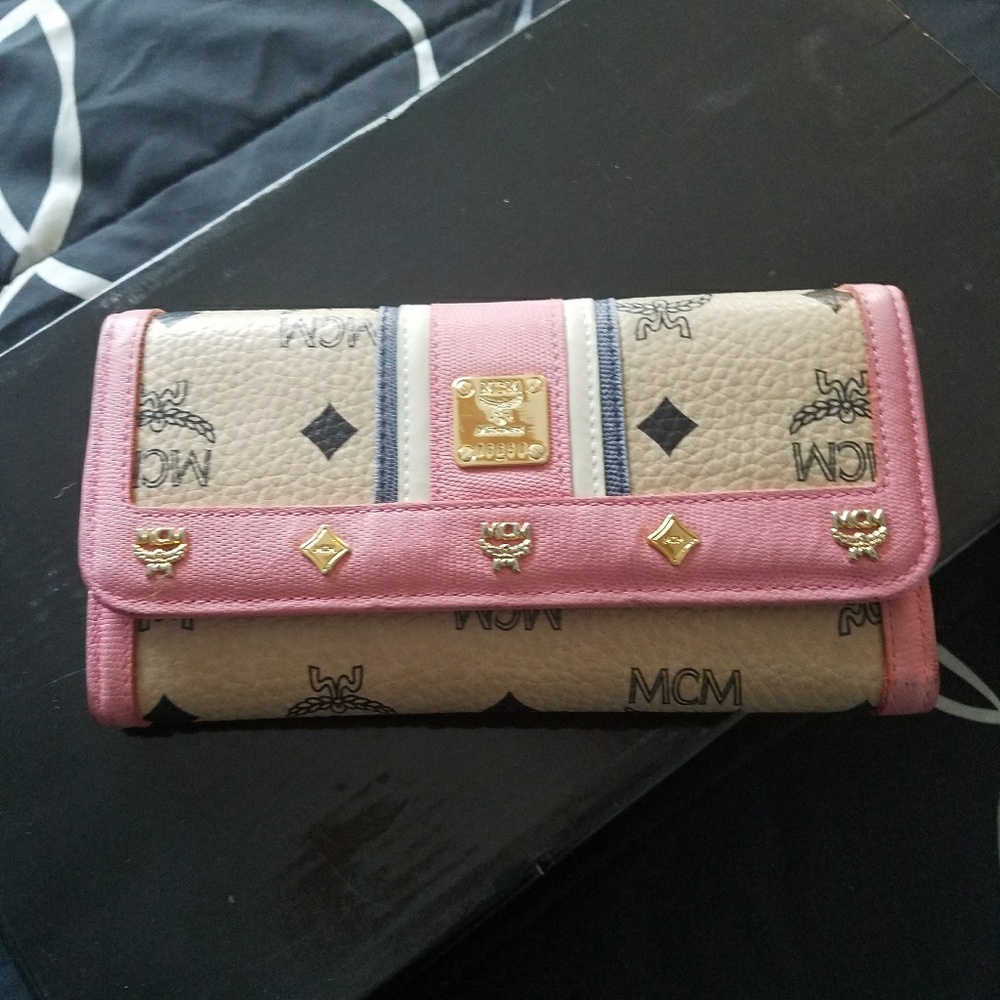 Large trifold wallet